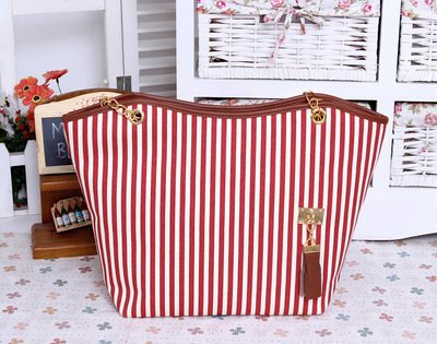 Bolso de mano rojo estilo marinero