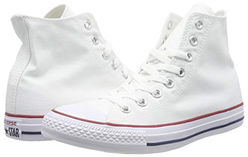 El lienzo icónico convierte a las zapatillas de deporte de Chuck Taylor en blancas.