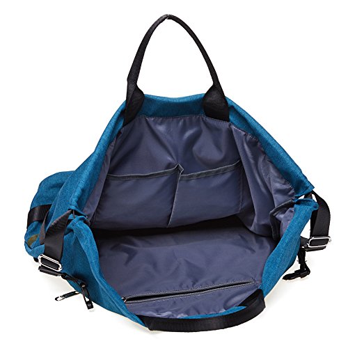 La mochila de Kaukko camuflada y con el original azul en su interior