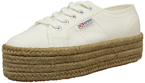 Zapatillas de lona blanca superga casual y chic con plataforma extra grande de paja estilo alpargata.